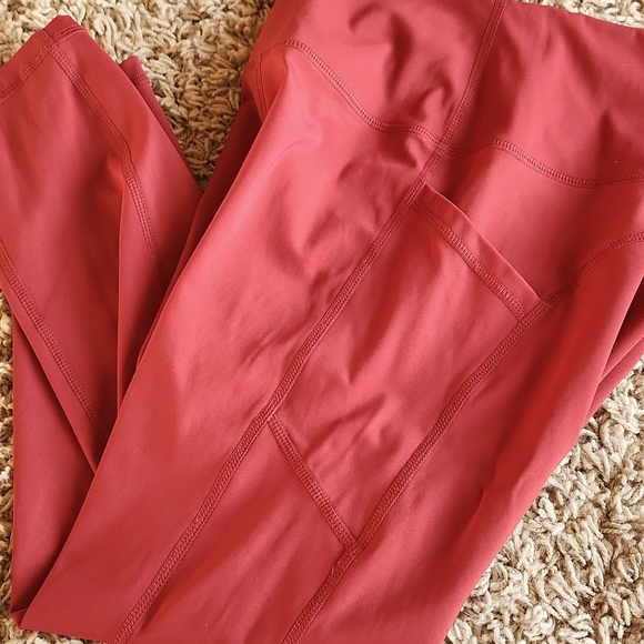 Zyia Capri Length Rusty Red Athletic Leggings Womans Size 6-8 - Picture 3 of 6